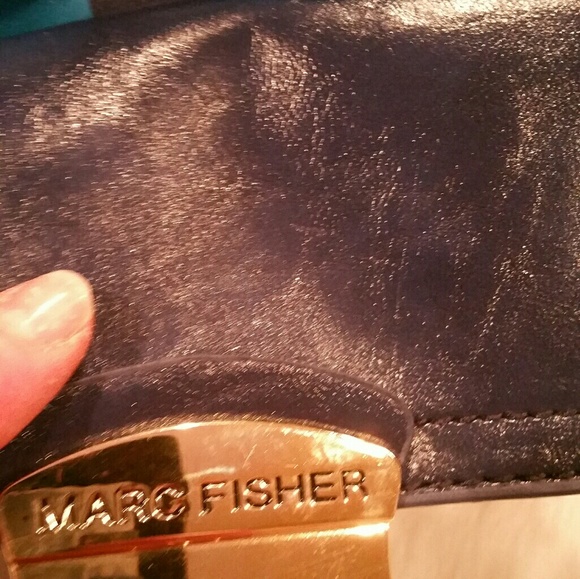 Striped blue on blue.Marc Fisher shoulder/cross - Picture 4 of 8